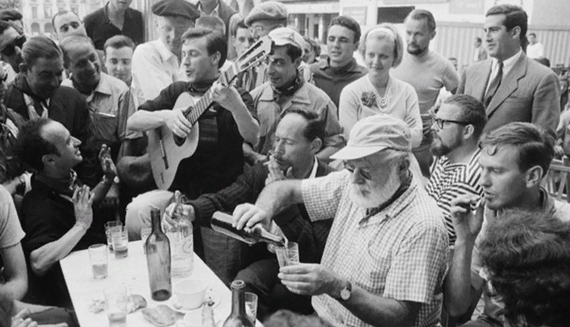 1446873781_photos-of-ernest-hemingway-partying-17